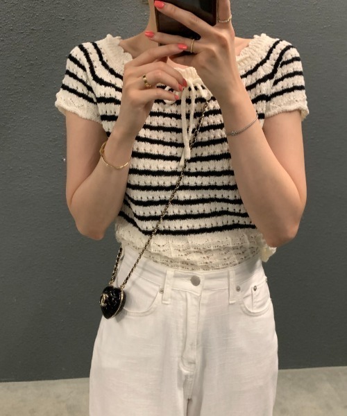 FAVORITO(ファヴォリート)の「ニットパンチングレーストップス(ニット/セーター・レディース・ベージュ・F)」の4枚目の写真