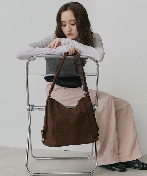 ad thie(アドティエ)の「マルチウェイ スウェード ショルダーバッグ(ショルダーバッグ・レディース・ブラウン/カーキ/ブラック・FREE)」の9枚目の写真