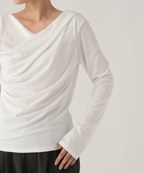 Elura(エルーラ)の「ドレープカットソー/1085685(Tシャツ/カットソー・レディース・ブラック/チャコールグレー/オフホワイト・FREE)」の19枚目の写真