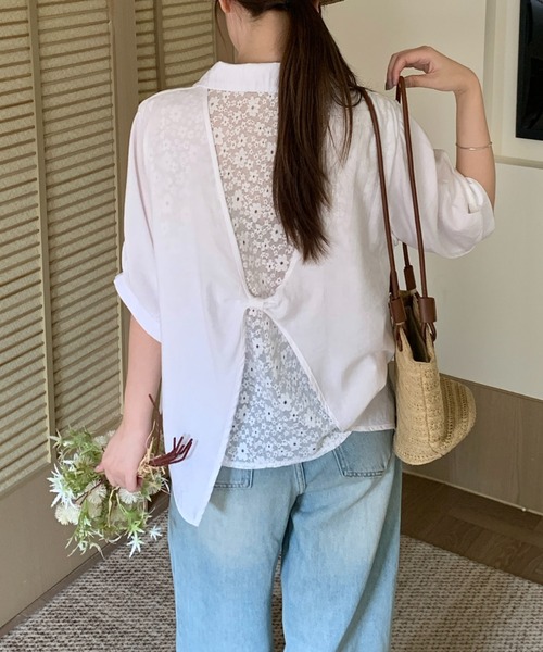 FAVORITO(ファヴォリート)の「バックレース切り替えシャツ(シャツ/ブラウス・レディース・ホワイト/ブルー・F)」の1枚目の写真