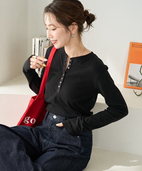 FREAK'S STORE(フリークスストア)の「限定展開 ヘビーウェイト ヘンリー ボタン ロングスリーブ Tシャツ(Tシャツ/カットソー・レディース・ブラック/ブラウン/ネイビー/オリーブ/オフホワイト・SMALL/MEDIUM)」の3枚目の写真