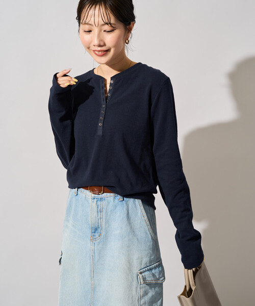 FREAK'S STORE(フリークスストア)の「限定展開 ヘビーウェイト ヘンリー ボタン ロングスリーブ Tシャツ(Tシャツ/カットソー・レディース・ブラック/ブラウン/ネイビー/オリーブ/オフホワイト・SMALL/MEDIUM)」の22枚目の写真