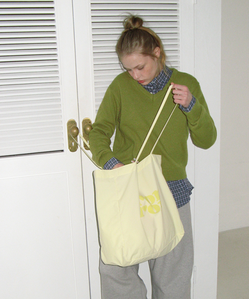 RONRON（ロンロン）の「DAILY SOFT V NECK KNIT OLIVE（ニット/セーター・レディース・その他・FREE）」の3枚目の写真