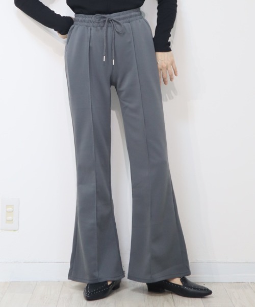 DISKEEN SURE(ディスキーンシュアー)の「着回し力抜群の優秀ボトム!ジャージタッチセンタープレスフレアパンツ(その他パンツ・レディース・ブラック/ベージュ/グレー/チャコール・FREE)」の3枚目の写真