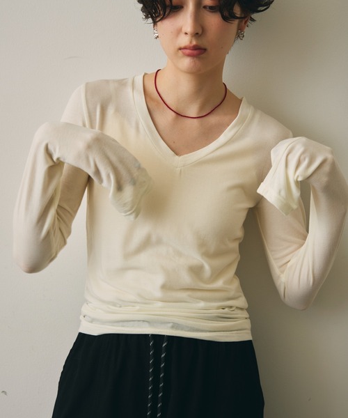 Trish(トリッシュ)の「ウール混VネックロングスリーブTEE(Tシャツ/カットソー・レディース・ブラック/ブラウン/ホワイト/チャコールグレー・MEDIUM)」の8枚目の写真
