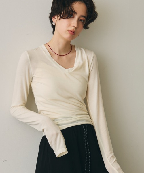 Trish(トリッシュ)の「ウール混VネックロングスリーブTEE(Tシャツ/カットソー・レディース・ブラック/ブラウン/ホワイト/チャコールグレー・MEDIUM)」の7枚目の写真