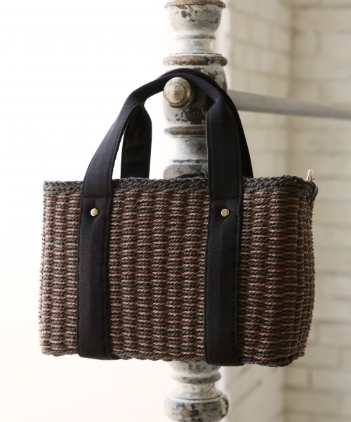 LEPSIM(レプシィム)の「ペーパーミニショルダーバッグ 743881(ショルダーバッグ・レディース・ブラック/ダークブラウン/ナチュラル/ブルー・ONE SIZE)」の1枚目の写真