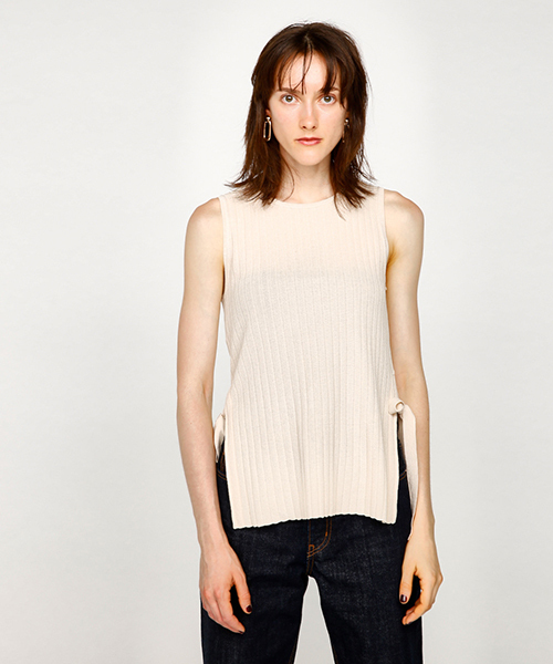 MOUSSY（マウジー）の「SIDE OPEN KNIT TANK（タンクトップ・レディース・ライトカーキ/ライトベージュ/ダークブルー/ブラック・FREE）」の3枚目の写真