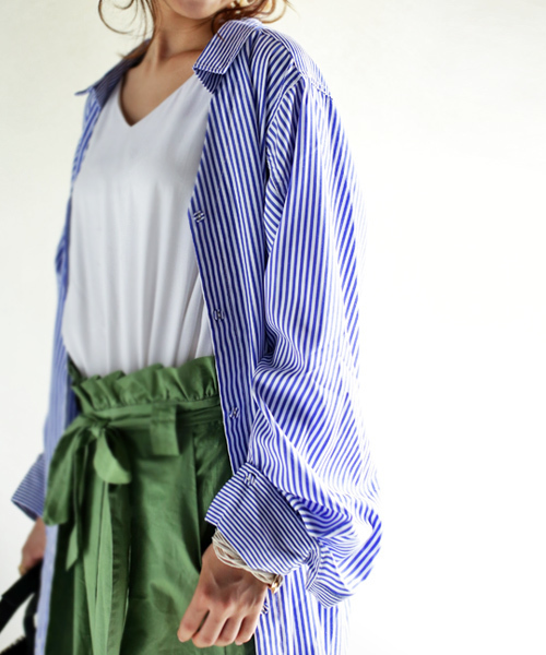 antiqua（アンティカ）の「ストライプデザインロングシャツワンピ（シャツワンピース・レディース・ブルー・FREE）」の3枚目の写真