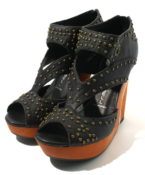 ROSE BUD（ローズバッド）の「(JEFFREY CAMPBELL)CURIOUS STUDDED OPEN TOE HI WEDGE SANDAL（サンダル・レディース・ブラック/タン・35/36/37/38）」の2枚目の写真