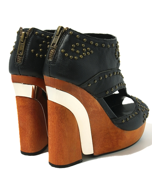 ROSE BUD（ローズバッド）の「(JEFFREY CAMPBELL)CURIOUS STUDDED OPEN TOE HI WEDGE SANDAL（サンダル・レディース・ブラック/タン・35/36/37/38）」の3枚目の写真