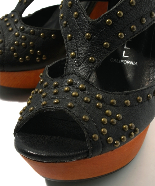 ROSE BUD（ローズバッド）の「(JEFFREY CAMPBELL)CURIOUS STUDDED OPEN TOE HI WEDGE SANDAL（サンダル・レディース・ブラック/タン・35/36/37/38）」の7枚目の写真