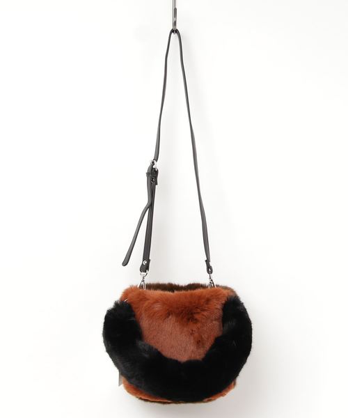 PROTCOL（プロトコル）の「PROTCOL プロトコール / 2WAYエコファーハンドルバッグ ドラムショルダーバッグ / P18B-01（ショルダーバッグ・レディース・ブラック/カーキ/マルチ/ターコイズブルー/レッド・OS）」の5枚目の写真