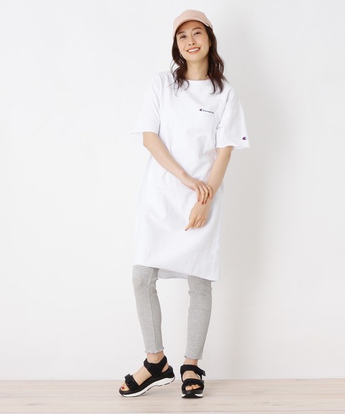 Champion(チャンピオン)の「Champion Tシャツワンピース(ワンピース・レディース・オフホワイト/ブラック・02)」の3枚目の写真