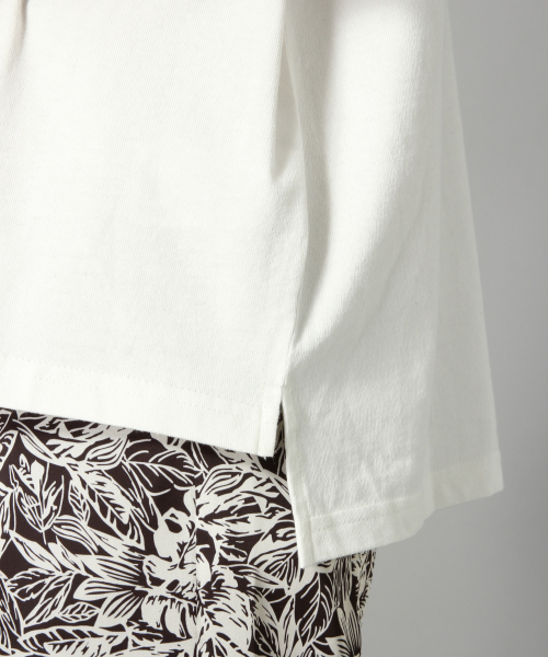 LOWRYS FARM（ローリーズファーム）の「ワンショルＴＥＥ　832504（Tシャツ/カットソー・レディース・オフホワイト/ホワイト×ブラック/チャコールグレー/パープル・FREE）」の6枚目の写真