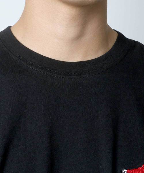 CONVERSE（コンバース）の「CONVERSE/コンバース ワンポイントスニーカーサガラ刺繍Ｔシャツ（Tシャツ/カットソー・メンズ・ホワイト/ブラック・LL/M/L）」の7枚目の写真