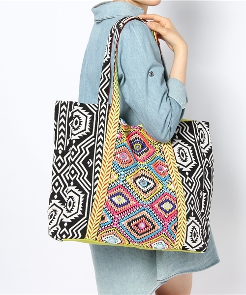 ROSE BUD(ローズバッド)の「(FF BAGS)FF2659 BEADED LARGE TOTE BAG(トートバッグ・レディース・マルチ・ONE SIZE)」の2枚目の写真