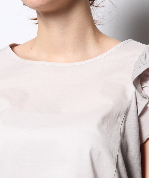 CROON A SONG（クルーンアソング）の「ショルダーフリルトップス（Tシャツ/カットソー・レディース・ホワイト/ブラック/ライトグレー/サックスブルー・38）」の9枚目の写真