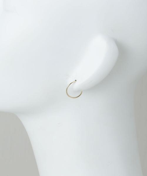 H　BEAUTY&YOUTH UNITED ARROWS（エイチビューティーアンドユースユナイテッドアローズ）の「＜LOREN STEWART＞LIGHT INFINITY EARRINGS 14K YELLOW GOLD/ピアス（ピアス（両耳用）・レディース・ゴールド・FREE）」の4枚目の写真