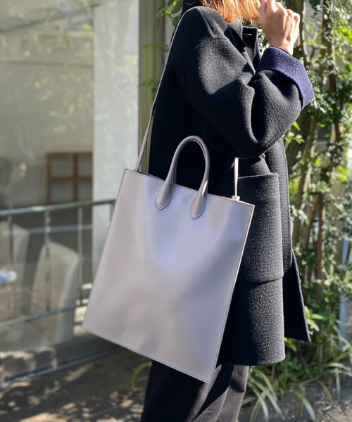 SOLPRESA(ソルプレーサ)の「スクエアフラットトートバッグ(トートバッグ・レディース・ブラック/ブラウン/グレイッシュベージュ・ONE SIZE)」の3枚目の写真