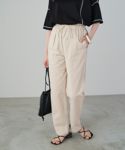 Chaco closet（チャコ クローゼット）の「美テーパードスリムタックシェフパンツ[ツイル デニム チェック レオパード ヒッコリー コーデュロイ スラックス ベイカー]（スラックス・レディース・レオパード/オリーブ/オフホワイト/ブラック/ベージュ/ブラック系その他/ストライプ/ベージュ系その他/ワンウォッシュ/ブラウン系その他/モカ/ホワイト系その他/グリーン系その他2/ブラウン系その他2/ブラウン系その他3/グリーン系その他/キャメル/ライトグレー/チャコールグレー/アイボリー・M/S/L）」の2枚目の写真