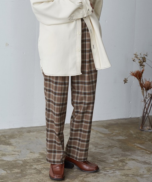 Chaco closet（チャコ クローゼット）の「美テーパードスリムタックシェフパンツ[ツイル デニム チェック レオパード ヒッコリー コーデュロイ スラックス ベイカー]（スラックス・レディース・レオパード/オリーブ/オフホワイト/ブラック/ベージュ/ブラック系その他/ストライプ/ベージュ系その他/ワンウォッシュ/ブラウン系その他/モカ/ホワイト系その他/グリーン系その他2/ブラウン系その他2/ブラウン系その他3/グリーン系その他/キャメル/ライトグレー/チャコールグレー/アイボリー・M/S/L）」の11枚目の写真