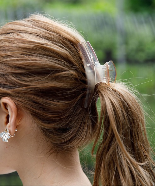 flower(フラワー)の「アークシェイプクリップ(バレッタ/ヘアクリップ・レディース・ベージュ・FREE)」の2枚目の写真