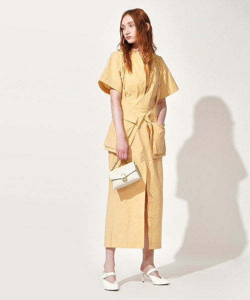 CHARLES & KEITH(チャールズ & キース)の「チャンキーチェーン ストラップトラペーズバッグ / Chunky Chain Strap Trapeze Bag(ショルダーバッグ・レディース・ブラック/クリーム/マルチ/ピンク系その他/グリーン・S)」の15枚目の写真