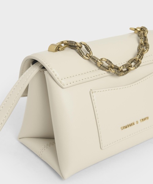 CHARLES & KEITH(チャールズ & キース)の「チャンキーチェーン ストラップトラペーズバッグ / Chunky Chain Strap Trapeze Bag(ショルダーバッグ・レディース・ブラック/クリーム/マルチ/ピンク系その他/グリーン・S)」の16枚目の写真