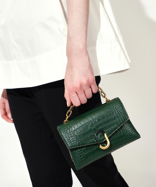 CHARLES & KEITH(チャールズ & キース)の「チャンキーチェーン ストラップトラペーズバッグ / Chunky Chain Strap Trapeze Bag(ショルダーバッグ・レディース・ブラック/クリーム/マルチ/ピンク系その他/グリーン・S)」の18枚目の写真
