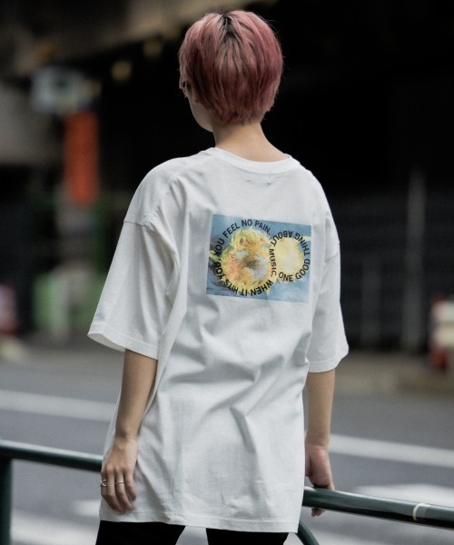 PBLIM(ページボーイリム)の「【PAGEBOYLIM】アート ヒマワリTシャツ(Tシャツ/カットソー・レディース・オフホワイト/ブラック・MEDIUM/X-LARGE)」の4枚目の写真