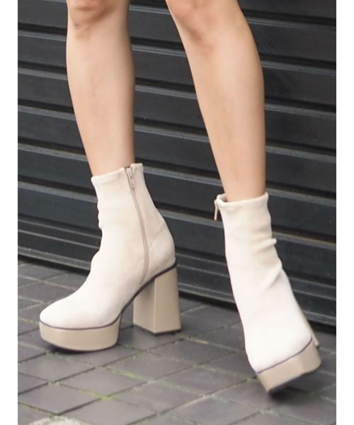 EVRIS(エヴリス)の「SLIMスウェードチャンキーブーツ(ブーツ・レディース・ブラック/ブラウン/アイボリー・SMALL/MEDIUM/LARGE)」の1枚目の写真