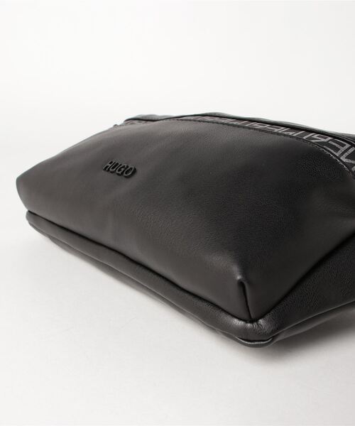 HUGO(ヒューゴ)の「HUGO ‘93 ジップテープ ベルトバッグ (ボディバッグ/ウエストポーチ・メンズ・ブラック・ONESIZE)」の2枚目の写真