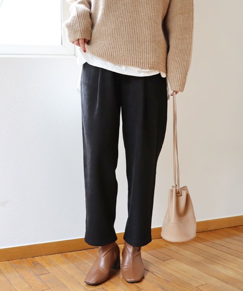 andme(アンドミー)の「起毛タックテーパードパンツ(その他パンツ・レディース・ブラック/ブラウン/キャメル/ブルー・M/L)」の2枚目の写真