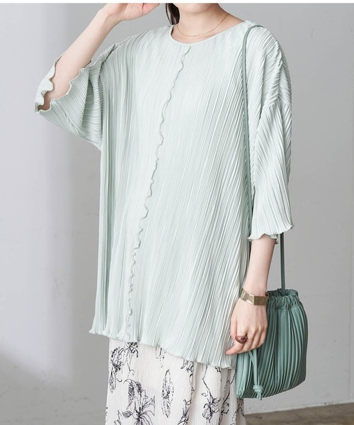Chaco closet(チャコ クローゼット)の「オーバーサイズプリーツメロウプルオーバー(Tシャツ/カットソー・レディース・チャコールグレー/ライトグレー/ブラック/ブルー/ライトグリーン/アイボリー/パープル系その他/グレイッシュベージュ/コーラル・FREE)」の6枚目の写真