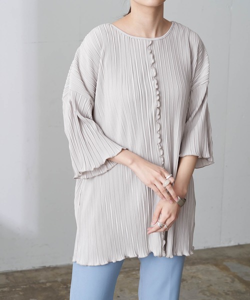 Chaco closet(チャコ クローゼット)の「オーバーサイズプリーツメロウプルオーバー(Tシャツ/カットソー・レディース・チャコールグレー/ライトグレー/ブラック/ブルー/ライトグリーン/アイボリー/パープル系その他/グレイッシュベージュ/コーラル・FREE)」の5枚目の写真