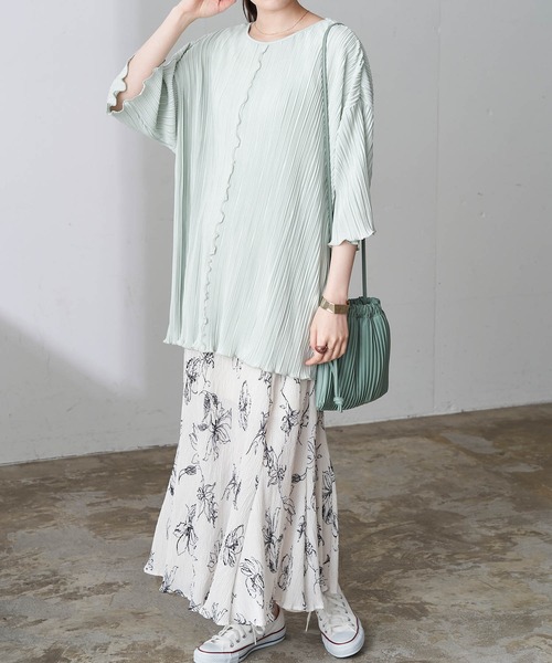 Chaco closet(チャコ クローゼット)の「オーバーサイズプリーツメロウプルオーバー(Tシャツ/カットソー・レディース・チャコールグレー/ライトグレー/ブラック/ブルー/ライトグリーン/アイボリー/パープル系その他/グレイッシュベージュ/コーラル・FREE)」の21枚目の写真