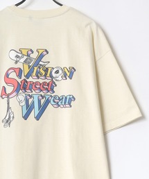VISION STREET WEAR（ヴィジョンストリートウェア）の「VISION STREET WEAR/ヴィジョンストリートウエア ビッグシルエット イラスト グラフィック ロゴ バックプリント Tシャツ（Tシャツ/カットソー・メンズ）」