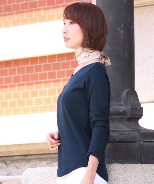 ElegChic(エレグシック)の「コットンVネックシャツ(Tシャツ/カットソー・レディース・チャコールグレー/カーキ/グレイッシュベージュ/ブラック/オフホワイト/ネイビー・M/L)」の21枚目の写真