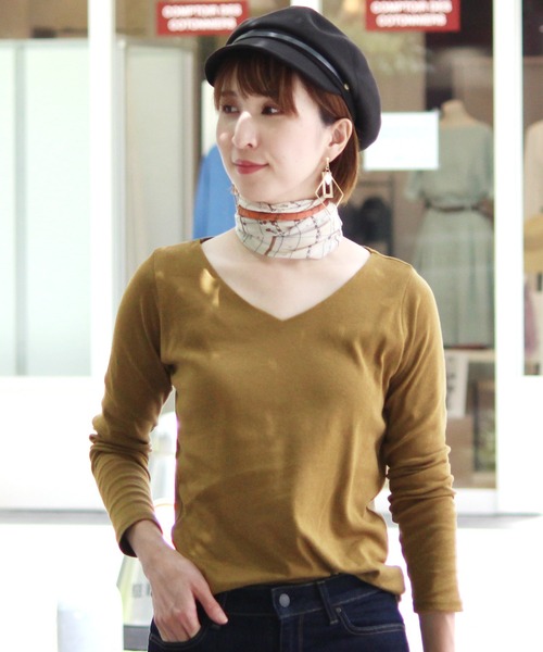 ElegChic(エレグシック)の「コットンVネックシャツ(Tシャツ/カットソー・レディース・チャコールグレー/カーキ/グレイッシュベージュ/ブラック/オフホワイト/ネイビー・M/L)」の16枚目の写真