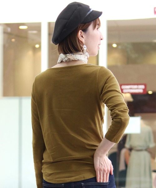 ElegChic(エレグシック)の「コットンVネックシャツ(Tシャツ/カットソー・レディース・チャコールグレー/カーキ/グレイッシュベージュ/ブラック/オフホワイト/ネイビー・M/L)」の14枚目の写真