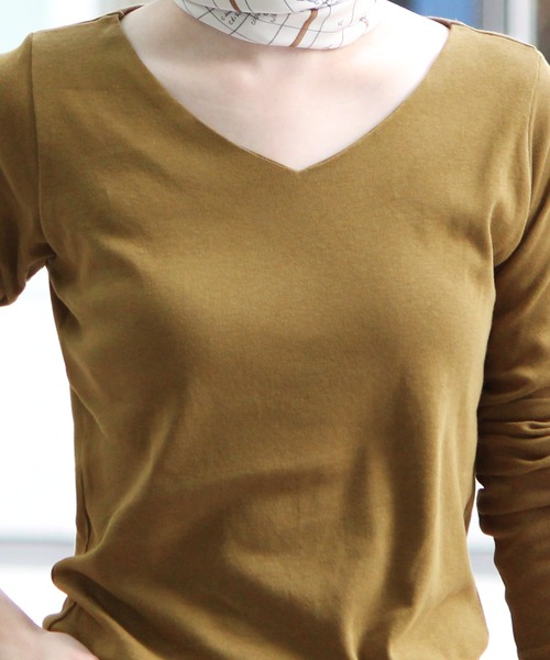 ElegChic(エレグシック)の「コットンVネックシャツ(Tシャツ/カットソー・レディース・チャコールグレー/カーキ/グレイッシュベージュ/ブラック/オフホワイト/ネイビー・M/L)」の12枚目の写真