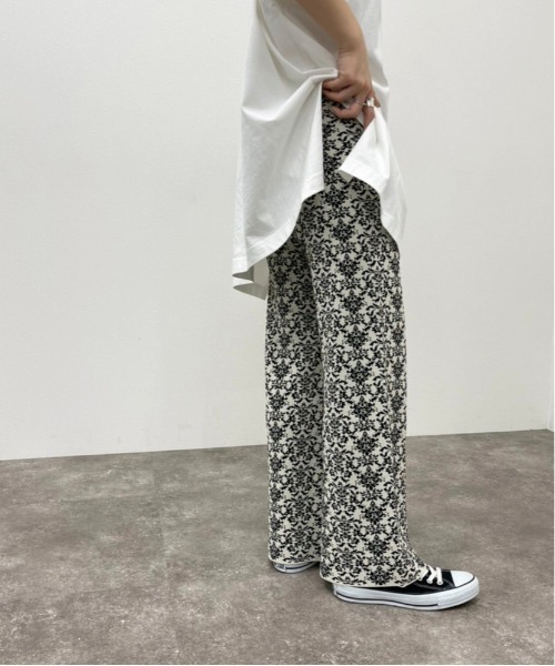 apres jour mignon（アプレジュールミニョン）の「ダマスク柄ニットパンツ 【ZOZOTOWN限定アイテム】（その他パンツ・レディース・ブラック/ライトベージュ/ブルー系その他/カーキ・X-LARGE/MEDIUM/SMALL）」の17枚目の写真