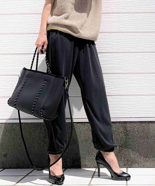 Q（キュー）の「裾ギャザーリラックスパンツ（その他パンツ・レディース・ブラック/ベージュ/カーキ・MEDIUM）」の2枚目の写真