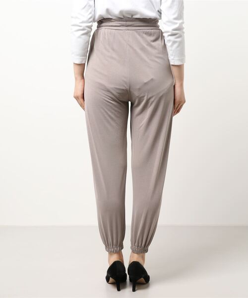 Q（キュー）の「裾ギャザーリラックスパンツ（その他パンツ・レディース・ブラック/ベージュ/カーキ・MEDIUM）」の14枚目の写真