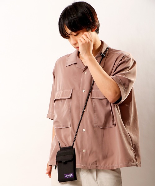 GERRY（ジェリー）の「GERRY はっ水加工 サスティナブル スマホ ショルダー ポーチ（ショルダーバッグ・メンズ・ブラック/ダークグリーン・FREE）」の5枚目の写真