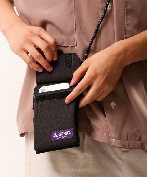 GERRY（ジェリー）の「GERRY はっ水加工 サスティナブル スマホ ショルダー ポーチ（ショルダーバッグ・メンズ・ブラック/ダークグリーン・FREE）」の4枚目の写真