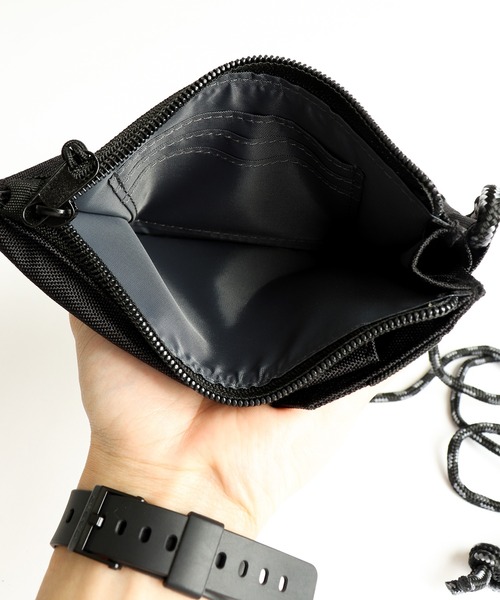 GERRY（ジェリー）の「GERRY はっ水加工 サスティナブル スマホ ショルダー ポーチ（ショルダーバッグ・メンズ・ブラック/ダークグリーン・FREE）」の12枚目の写真