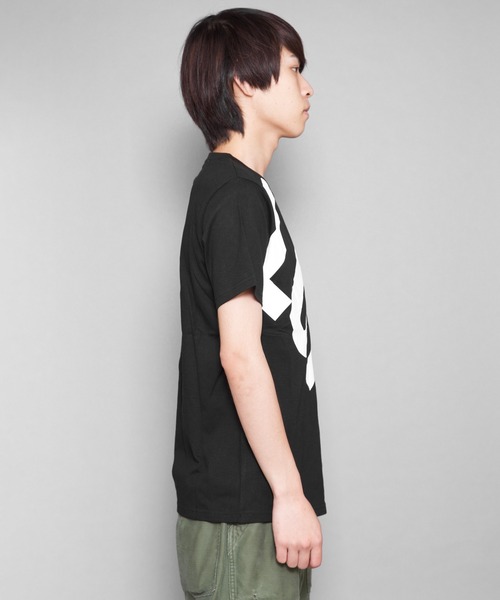 CERCA（チェルカ）の「RM/クルーネックTシャツ（Tシャツ/カットソー・メンズ・ホワイト×ブラック/ブラック×ホワイト/ブラック×グリーン/ホワイト×イエロー・MEDIUM/X-LARGE/LARGE）」の7枚目の写真