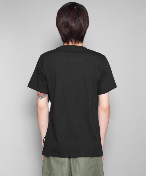 CERCA（チェルカ）の「RM/クルーネックTシャツ（Tシャツ/カットソー・メンズ・ホワイト×ブラック/ブラック×ホワイト/ブラック×グリーン/ホワイト×イエロー・MEDIUM/X-LARGE/LARGE）」の8枚目の写真